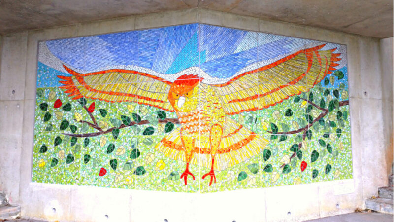 バンナ公園にあるホタル滝展望台の壁画